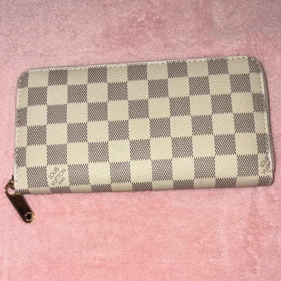 Cream and Gray Checkered Wallet - Picture 1 of 7